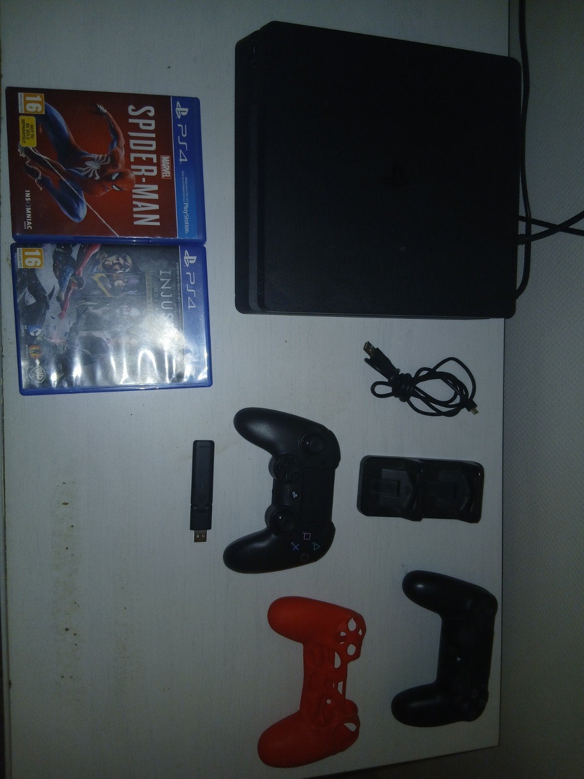 ps4 slim, Ophalen, Met games, Met 2 controllers, Zo goed als nieuw