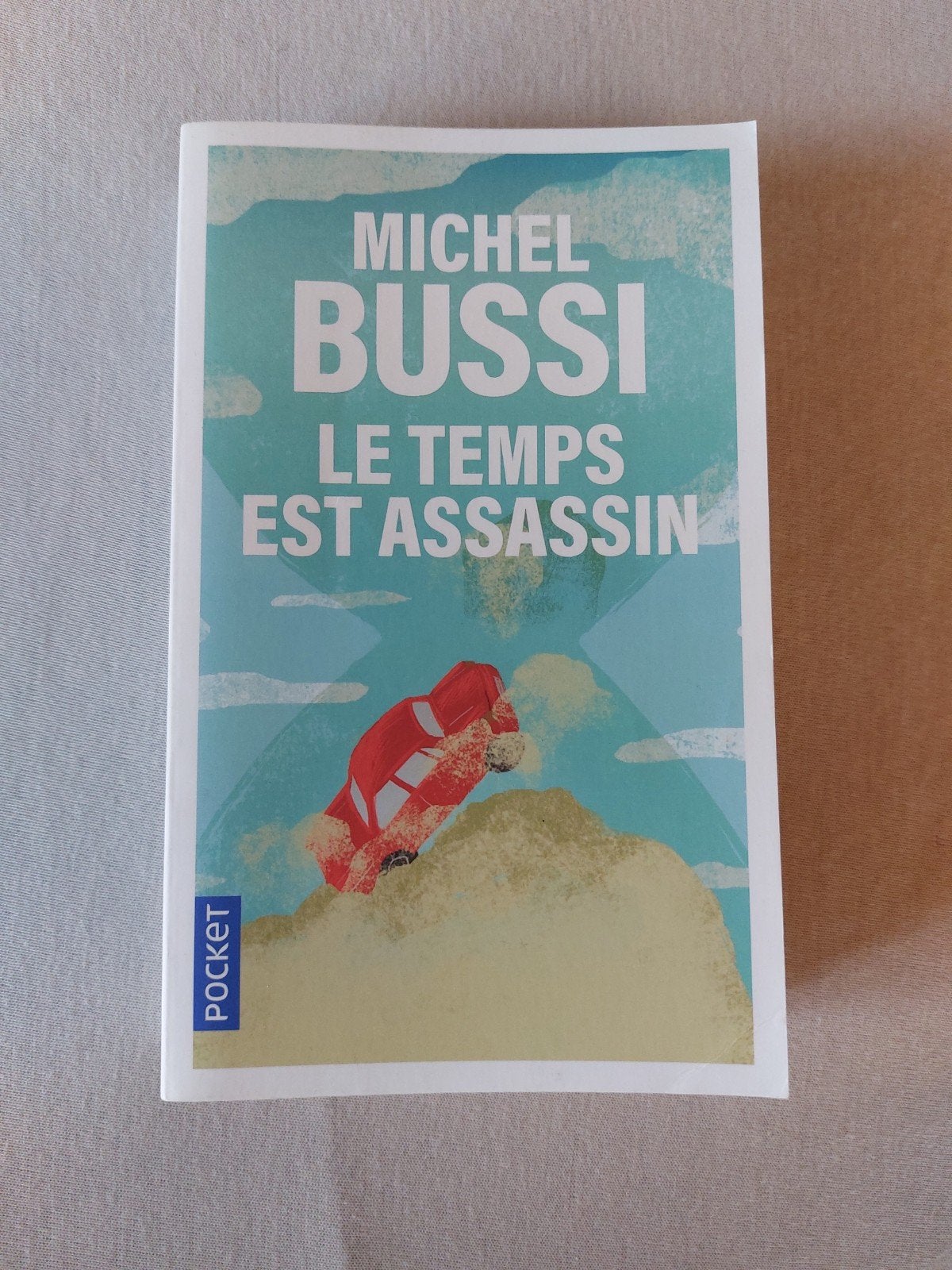 Le temps est assassin de Michel Bussi, Enlèvement, Utilisé, Français