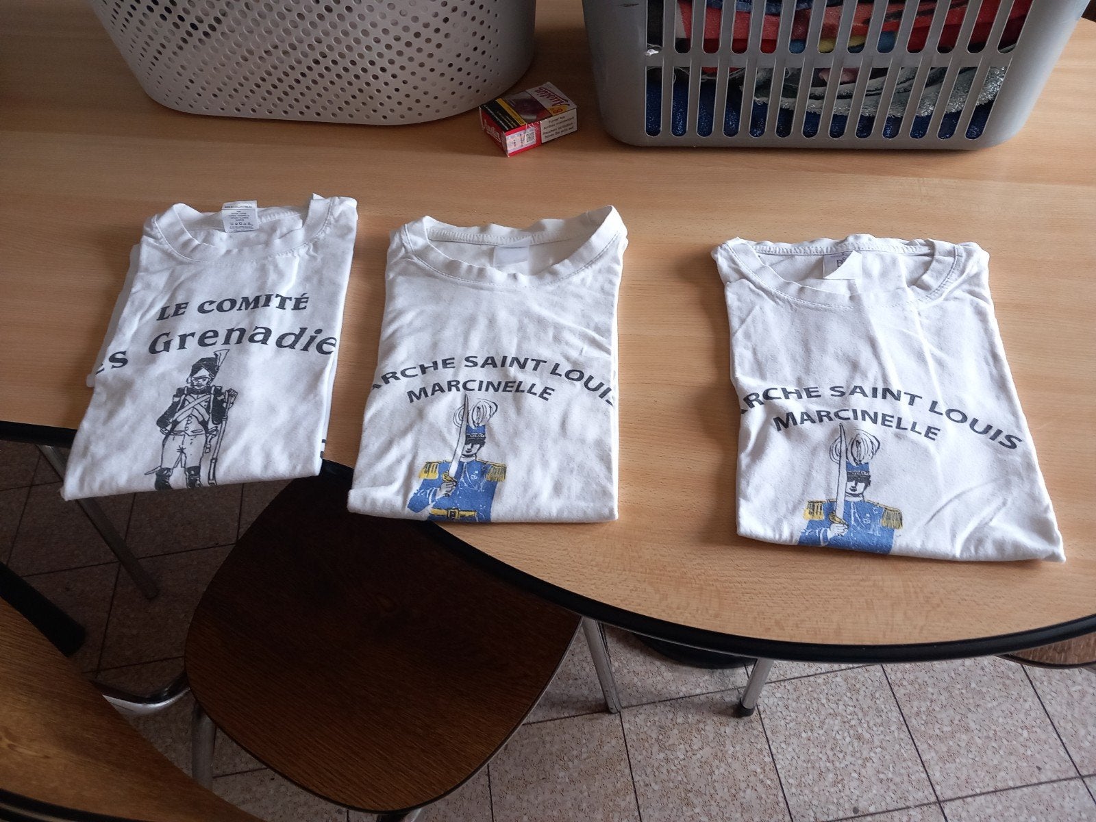 T shirt marche  saint Louis marcinelle, Hobby & Loisirs créatifs, Costumes, Matériel de théâtre & Jeux de rôle, Enlèvement ou Envoi