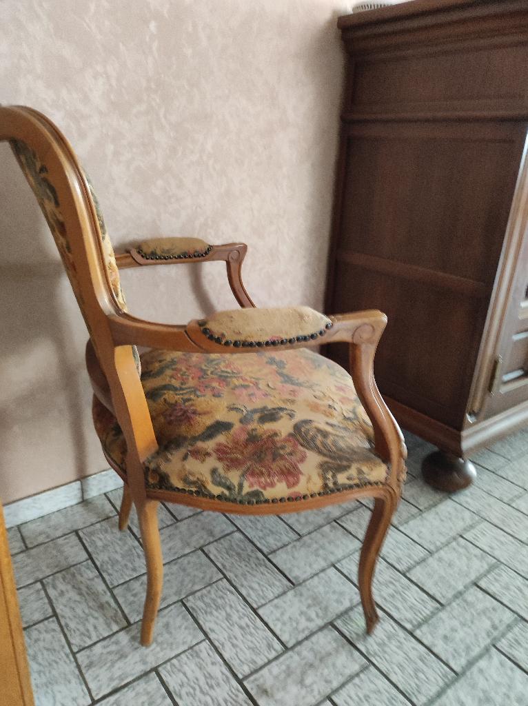 Fauteuil de style Louis XV, Enlèvement