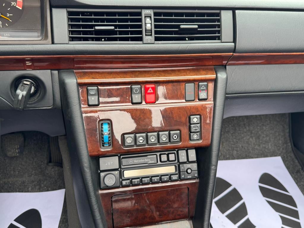 Mercedes-Benz E 200 Cabriolet/Ancetre-Oldtimer - 150.000 km!, foto 11