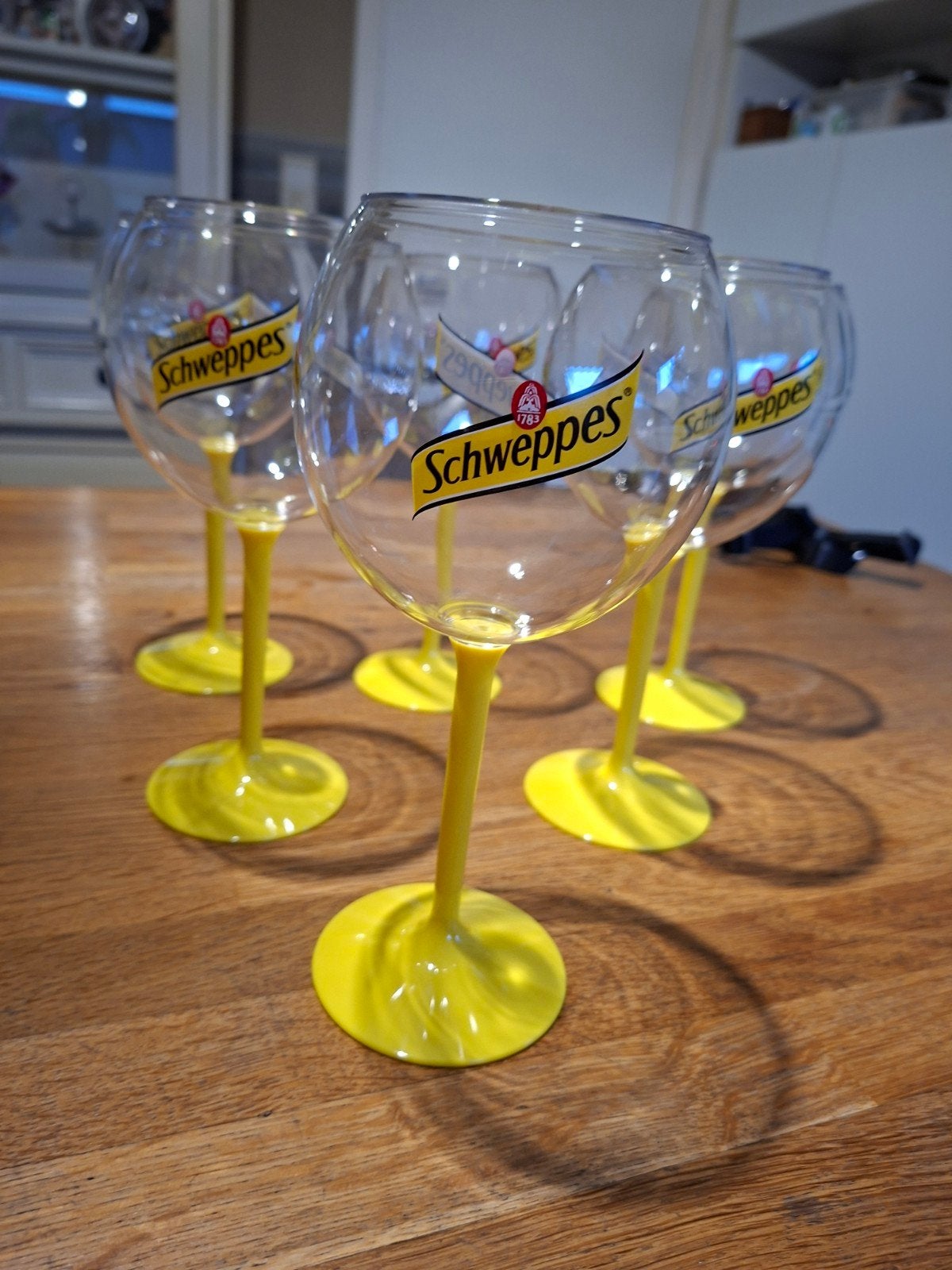 lot van 180 schweppes glazen / plastiek, Zakelijke goederen, Stock en Retail | Partijen goederen, Ophalen