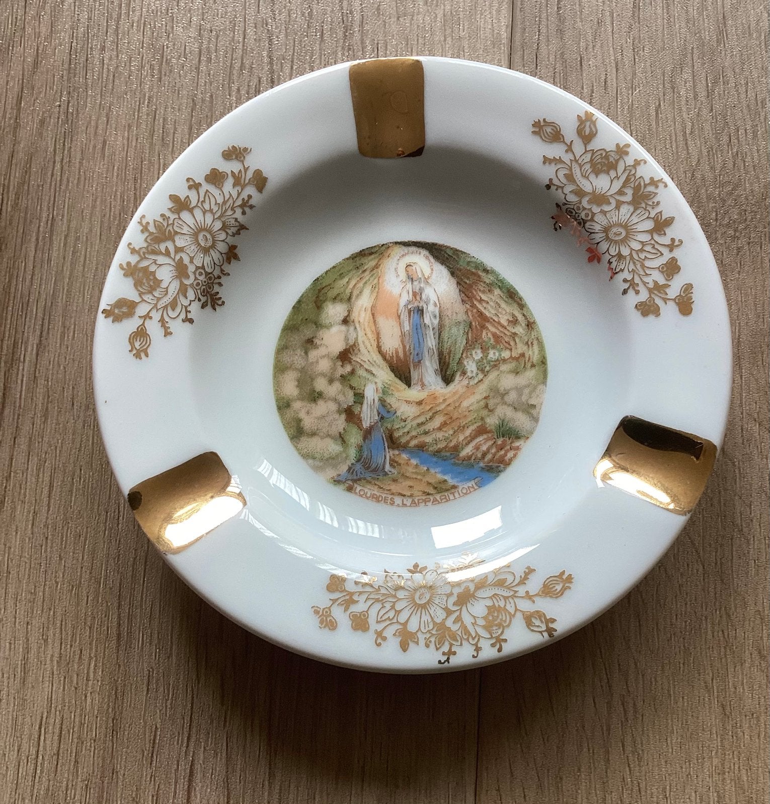 LOURDES MOOIE PORSELEINEN ASBAK ,LIMOGES FRANCE ..PRACHTIG!, Antiek en Kunst, Ophalen of Verzenden