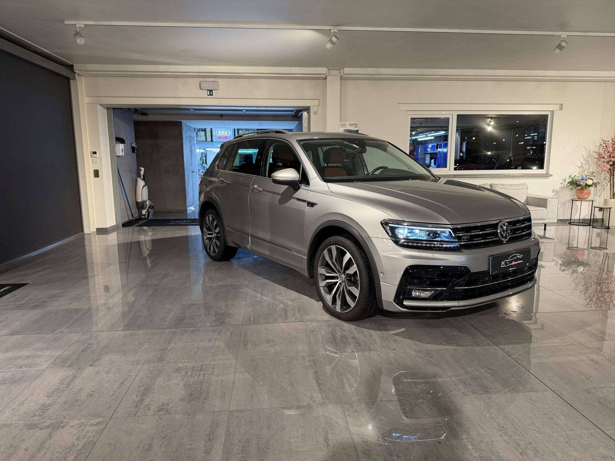 Volkswagen Tiguan 2.0 TSI 220PK 4MOTION * R-LINE * INDUVIDUA, Autos, Cuir, Achat, Euro 6, Autres carburants