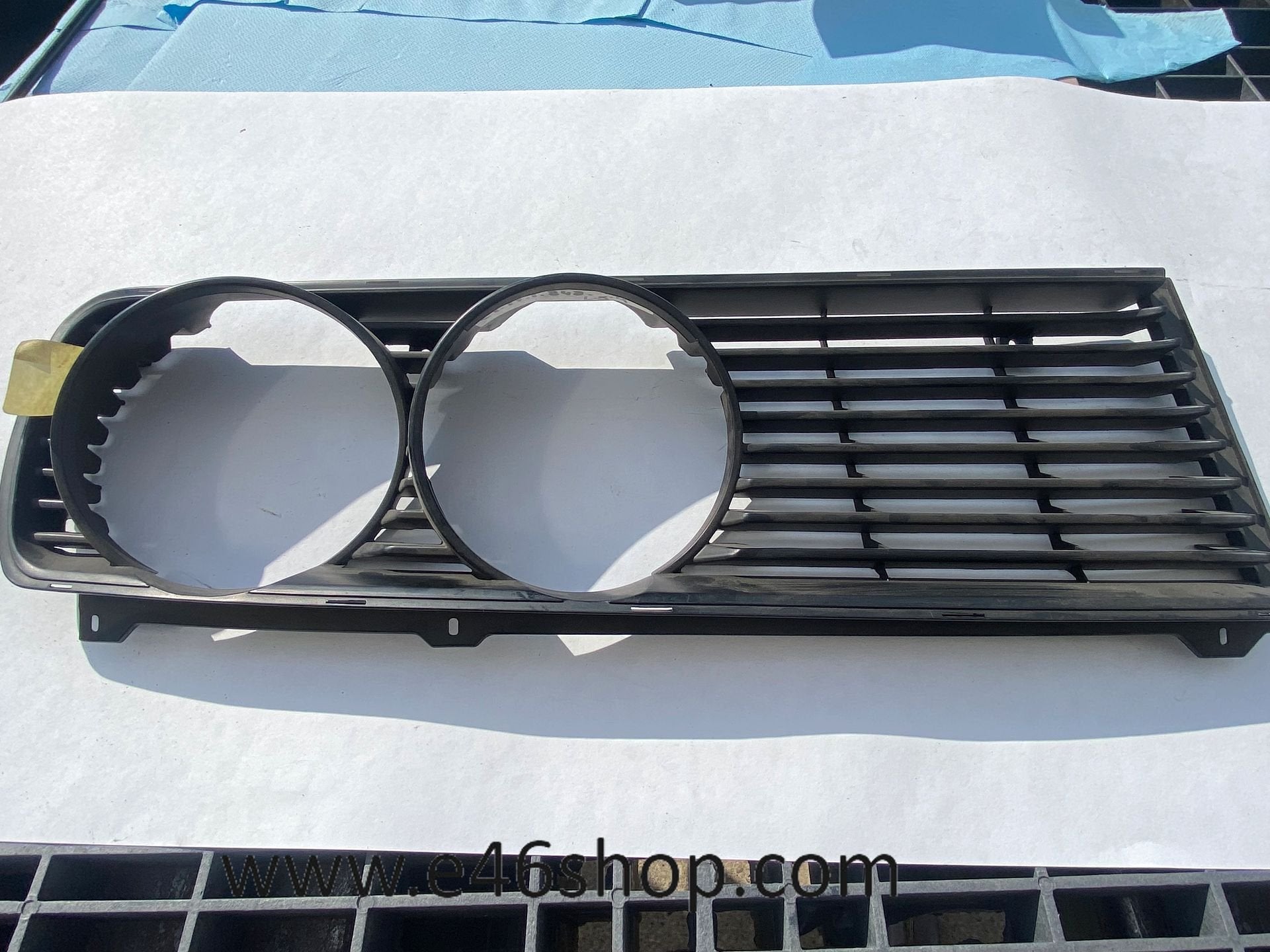 BMW E12 GRILL LINKS OEM 51131848113 NIEUW ORG BMW, Neuf, -, -, Enlèvement ou Envoi