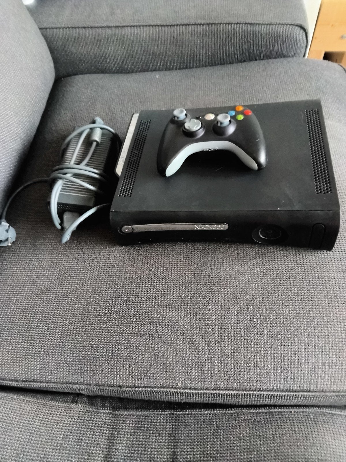 Xbox 360 Elite 120gb refurbished controller en voeding, 360 Elite of Super Elite, Verzenden, Zo goed als nieuw, Met 1 controller