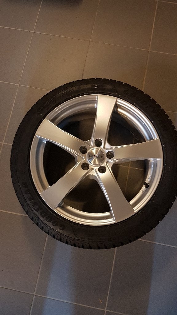 Goodyear UltraGrip Performance+ 235/45 R18 98 V, Autos : Pièces & Accessoires, Neuf, Pneus et Jantes, Pneus hiver, Véhicule de tourisme
