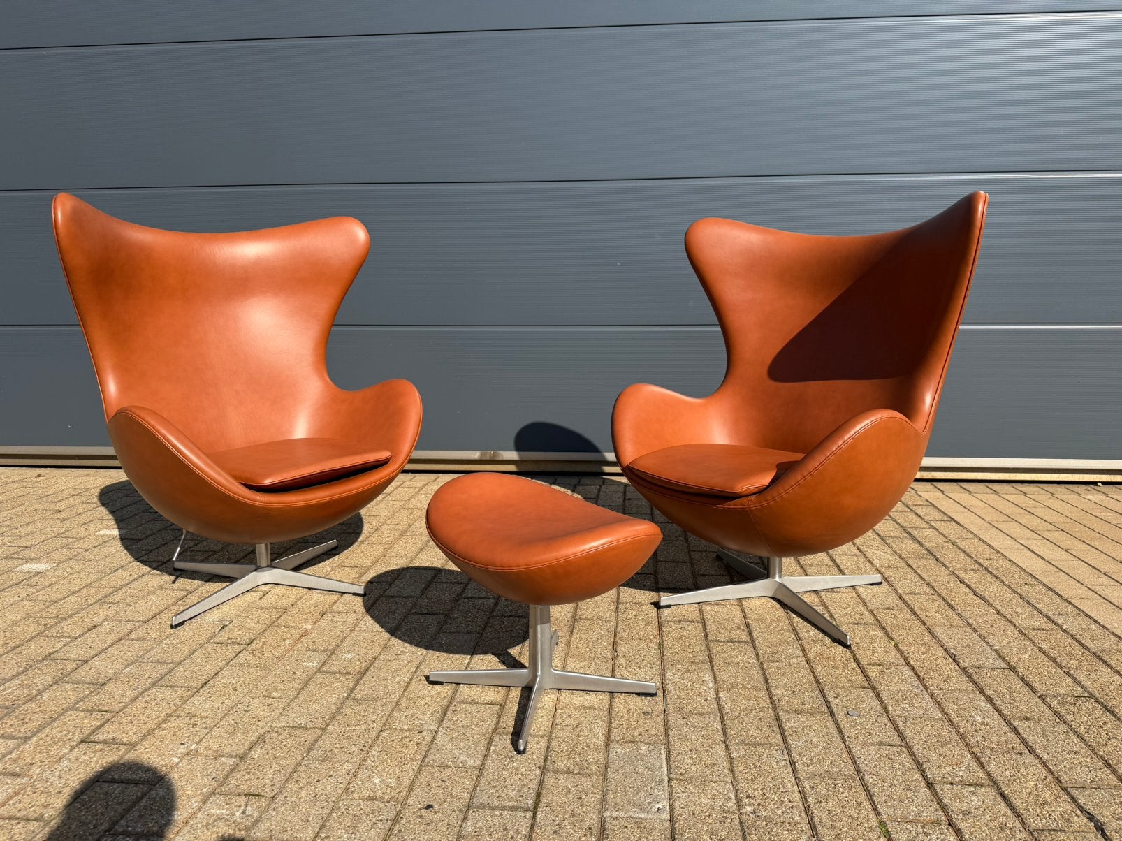 2x Fritz Hansen Egg chair + pouf. ÉTAT NEUF !, Enlèvement ou Envoi, Vitra togo møller sede artifort cassina b&b italia edra leolux