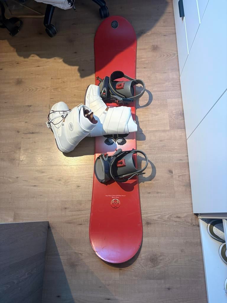 Snowboard met tas en bindingen, Sport en Fitness, Ophalen, Zo goed als nieuw, Snowboots
