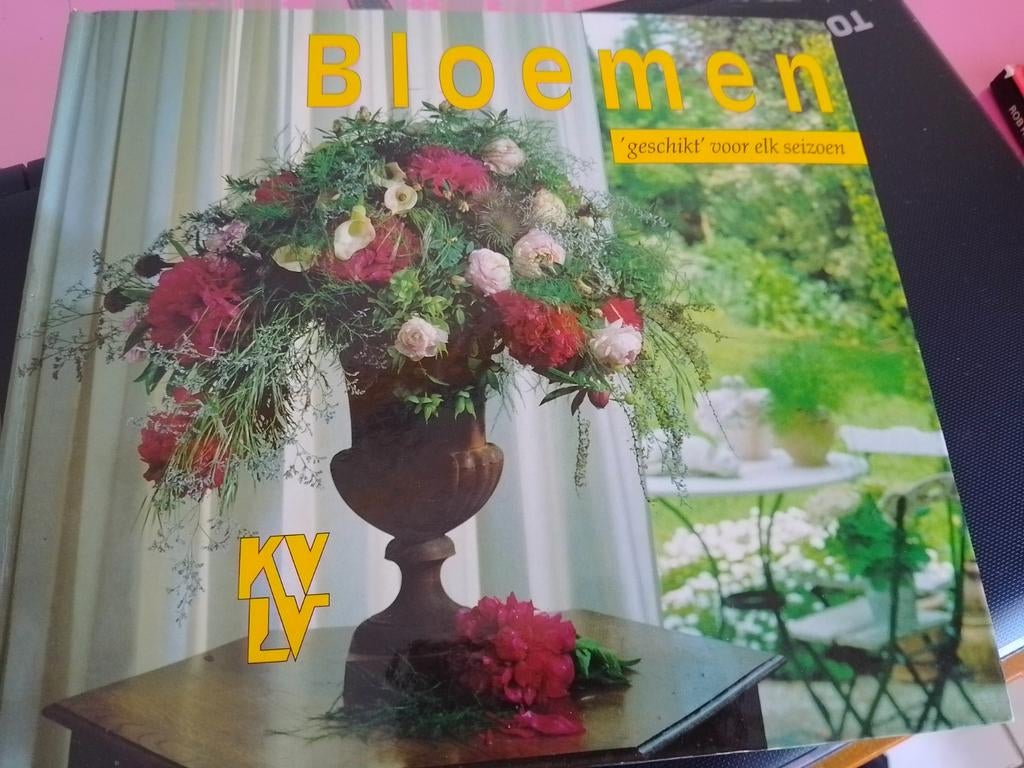 2 boeken voor bloemschikken, Boeken, Ophalen of Verzenden, Zo goed als nieuw