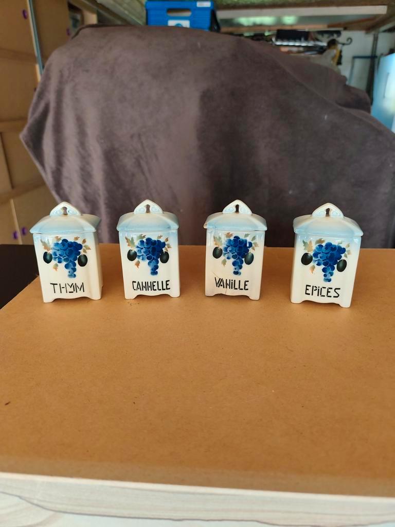 Kleine vintage kruidenpotjes., Ophalen