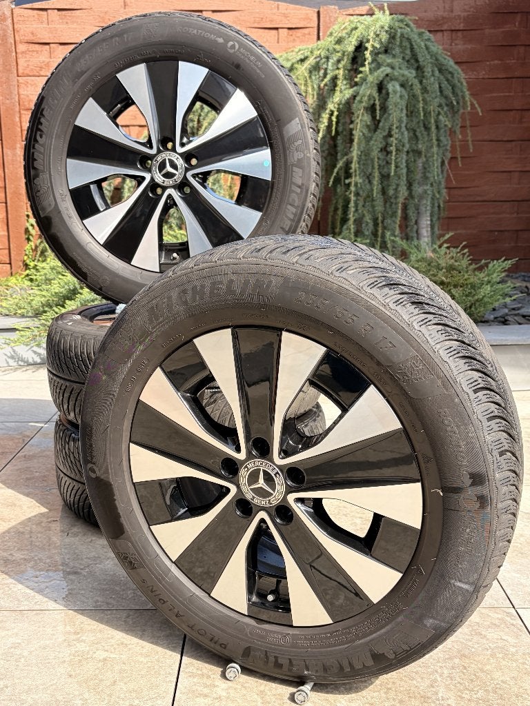 Original 17" Mercedes Classe V EQV Vito 235 55 R17 Jantes, Autos : Pièces & Accessoires, Pneus et Jantes, Pneus hiver, Véhicule utilitaire