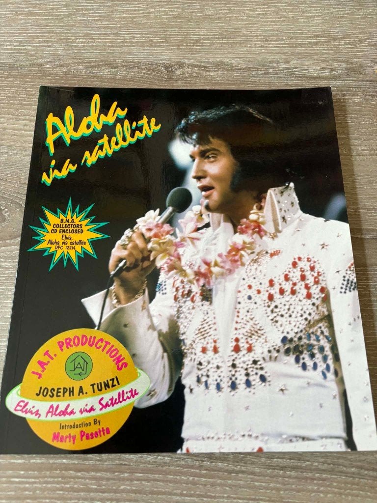 Elvis boek, Aloha via Satellite door Joseph A.Tunzi. 20 euro, Livres, Musique, Enlèvement ou Envoi, Comme neuf, Artiste