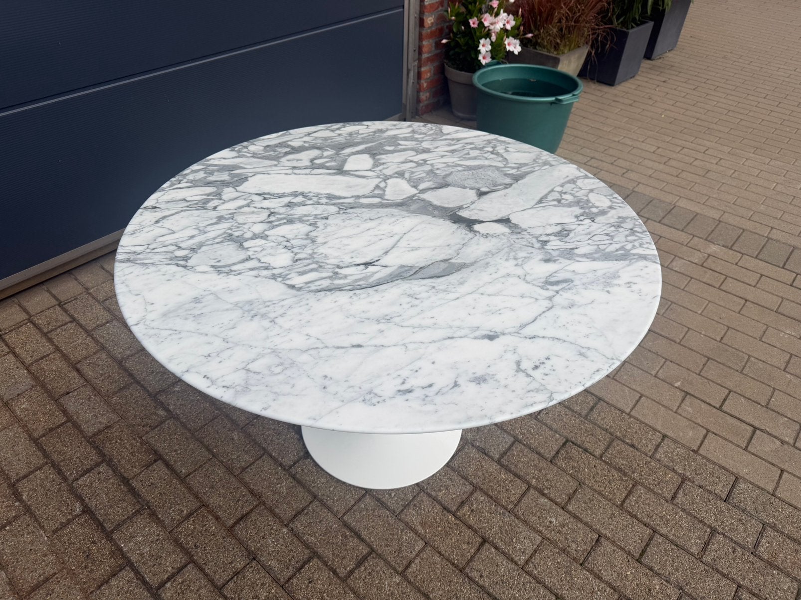 Originele Knoll Tulip Arabescato Mat 137/152 rond NIEUWSTAAT, Huis en Inrichting, Ophalen of Verzenden, Cassina b&b italia vitra artifort leolux sede mah jong togo