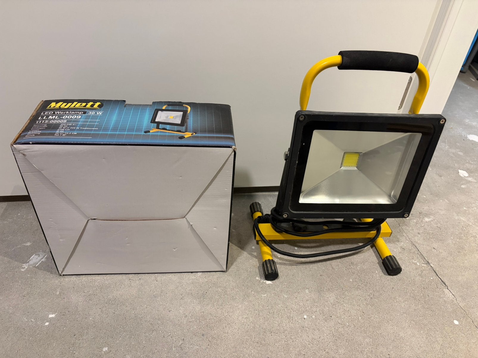 2 werklampen 30 watt, Doe-het-zelf en Bouw, Ophalen, Zo goed als nieuw