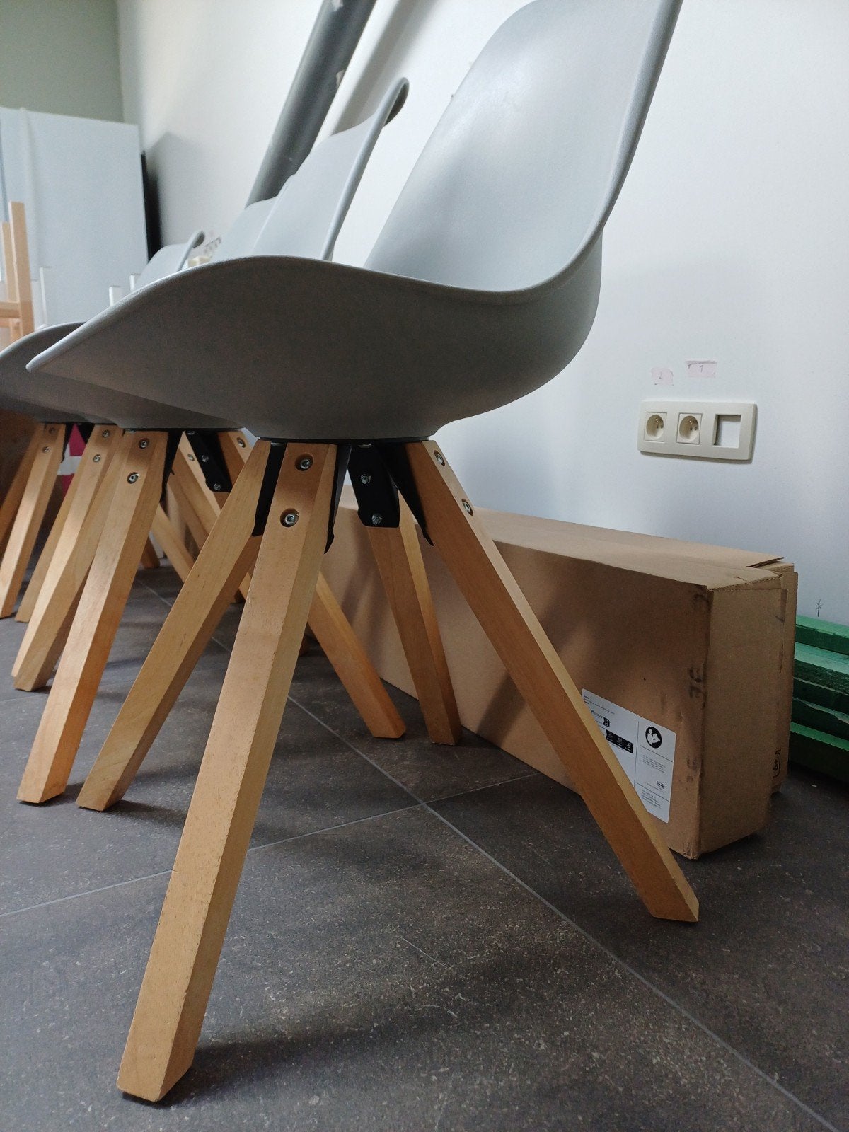 Licht grijze kuipstoelen, Gebruikt, Grijs, Vijf, Zes of meer stoelen, Ophalen