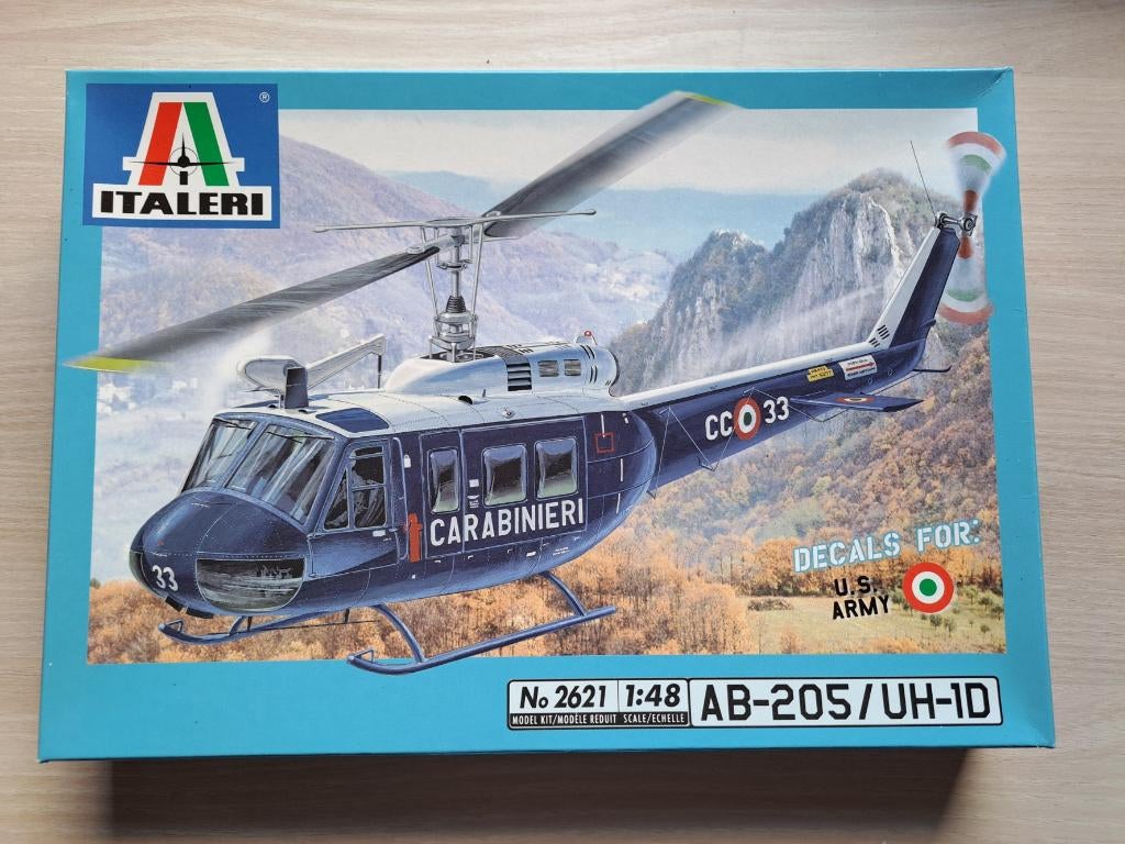 Italeri | No. 2621 | 1:48 - AB-205 / UH-1D, Hobby & Loisirs créatifs, Modélisme | Avions & Hélicoptères, Neuf, Plus grand que 1:72
