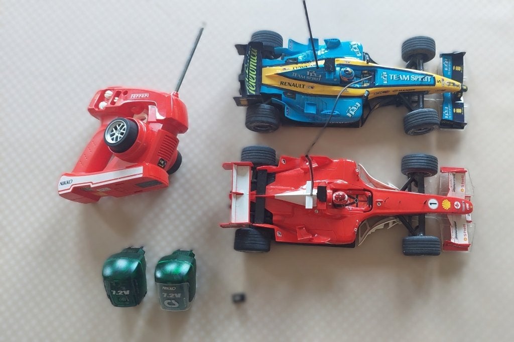 Voiture de Formule 1 guidée NIKKO (lot de 2), Enlèvement ou Envoi, Utilisé