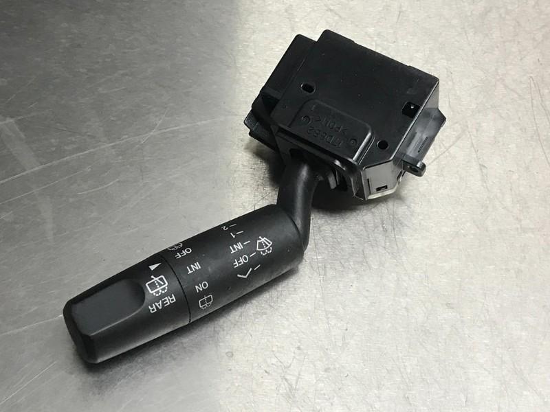 COMMODO ESSUIE-GLACE Mazda 3 Sport (BK) (01-2003/12-2009), Dhr. M. Roggen, Mazda, Stadsweg 37 37
9917 PV  WIRDUM GR., NL, Utilisé