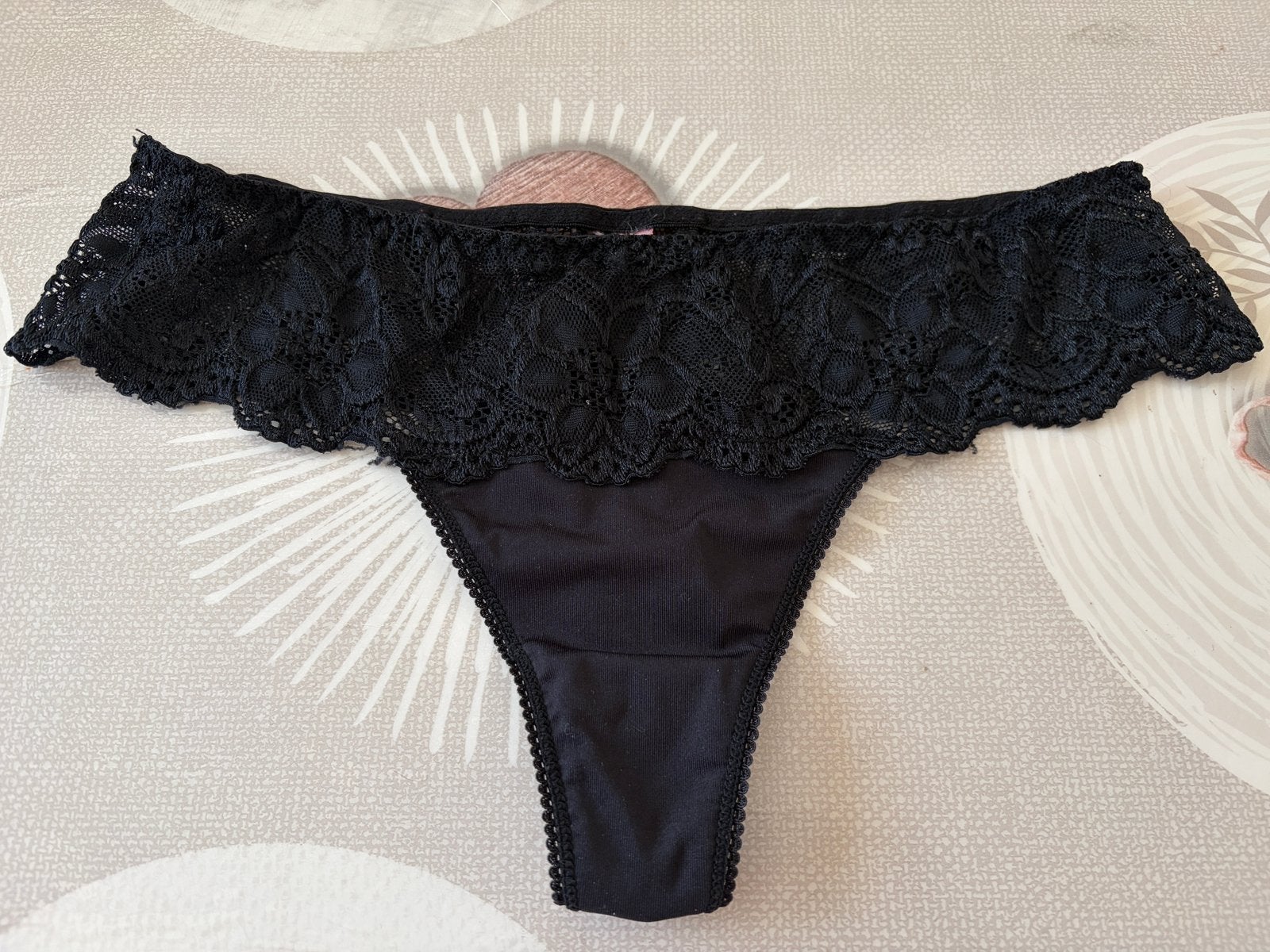Braziliaanse zwarte kanten string/slip - maat S/M., Kleding | Dames, Ondergoed en Lingerie, Ophalen of Verzenden