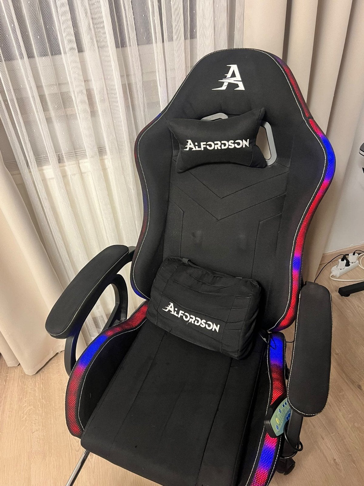 Alfordson gamestoel met massage, RGB-ledverlichting en voete, Games en Spelcomputers, Verstelbaar, Ophalen of Verzenden, Zo goed als nieuw