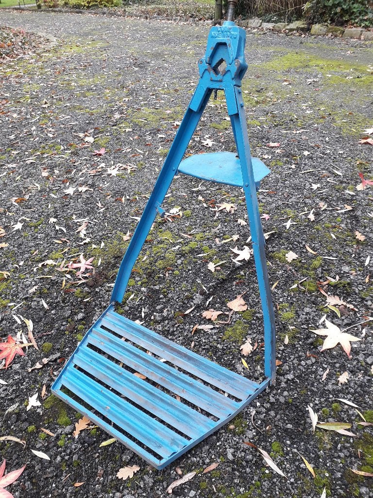 drie poot draagbare buisklem, Doe-het-zelf en Bouw, Gereedschap | Handgereedschap, Ophalen, Zo goed als nieuw, Snijgereedschap