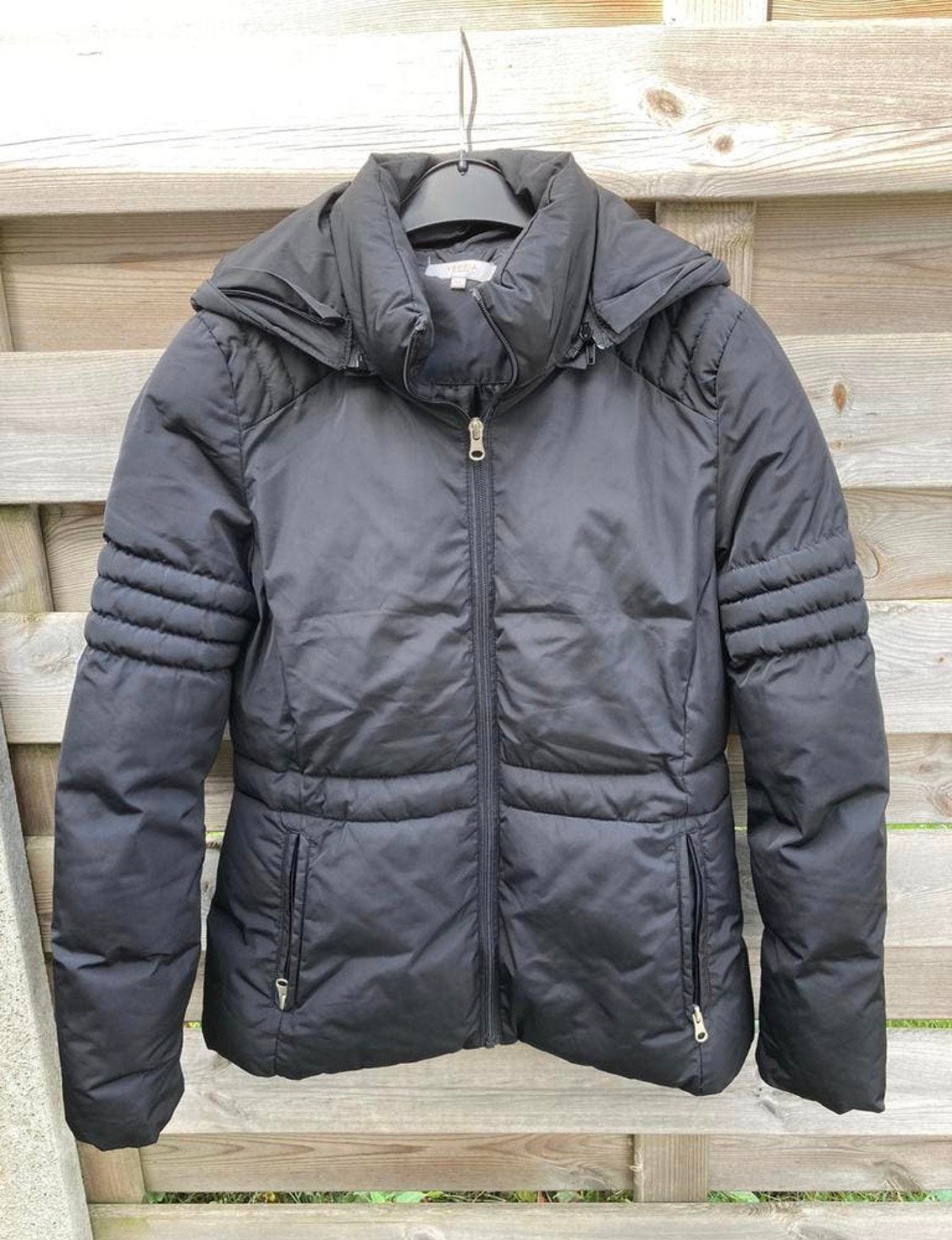 Zwarte jas merk Versia maat 34 ( XS), Ophalen of Verzenden, Zo goed als nieuw, Maat 34 (XS) of kleiner, Zwart