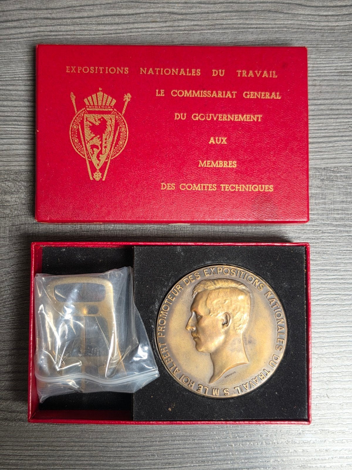 Medaille Koning Albert I in originele box 1949, Ophalen of Verzenden
