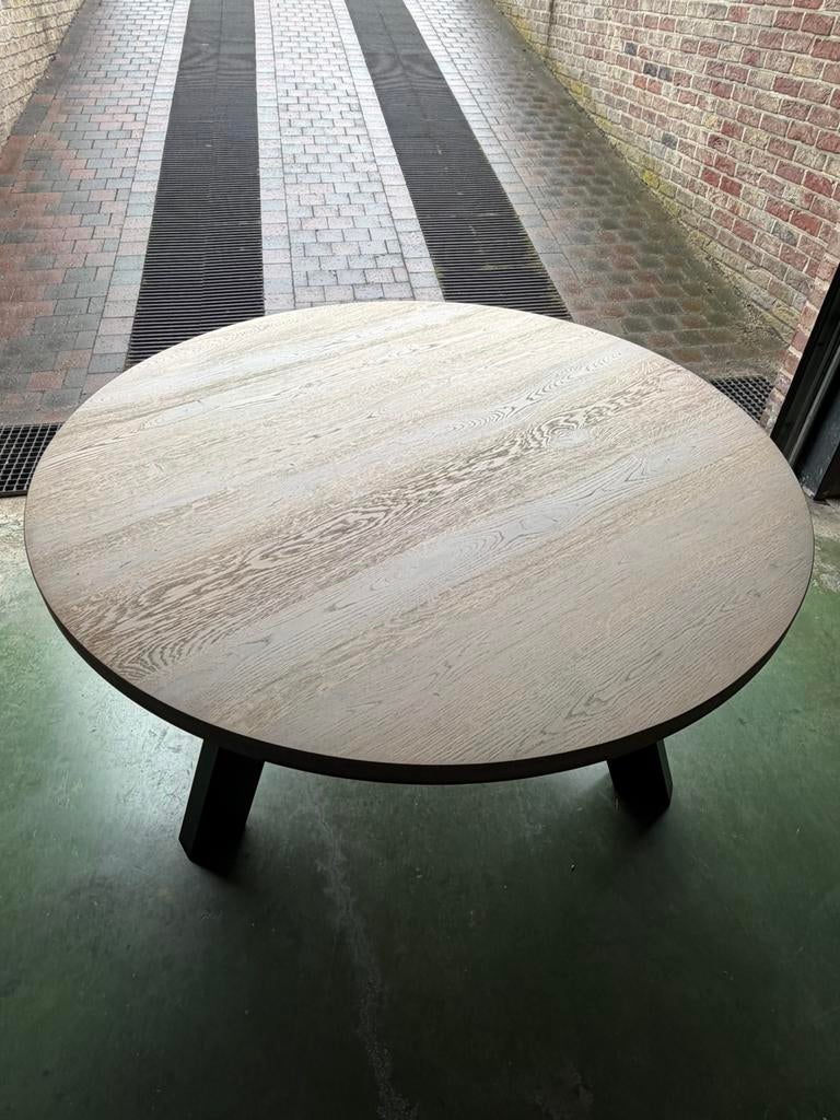 Mooie ronde eikenhouten tafel Ø130 cm, zwart staal onderstel, Ophalen, Zo goed als nieuw, Rond, Eikenhout