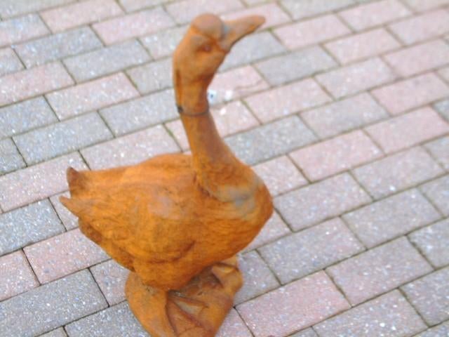 beeld van een gans in roestig gietijzer, H 75 cm!, Tuin en Terras, Tuinbeelden, Ophalen, Nieuw, Metaal, Dierenbeeld