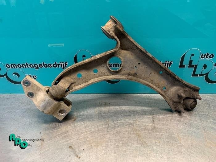 Bras de suspension avant gauche d'un Volkswagen Caddy (Caddy, Volkswagen, -, 3 mois de garantie, Utilisé