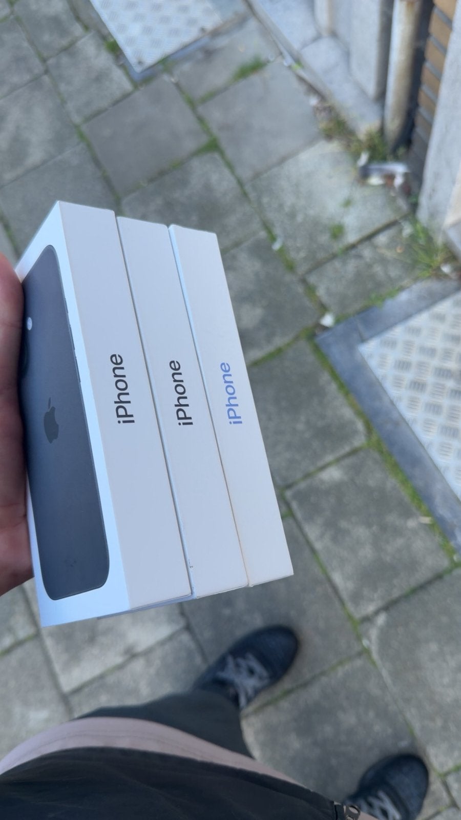 Iphone 16 Nog 2 stuks, Auto diversen, Autospeakers, Ophalen, Nieuw