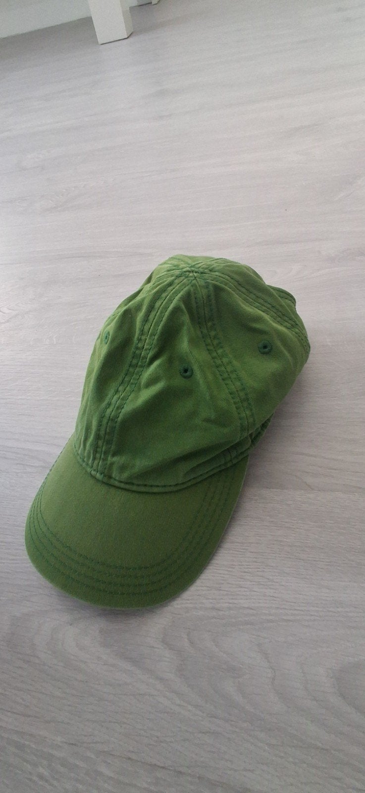 Bonnet Lacoste, Enlèvement, Casquette