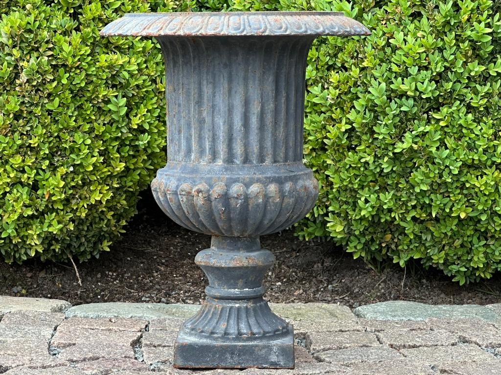 vase de jardin en fonte - hauteur 37 cm - excellent état, Enlèvement