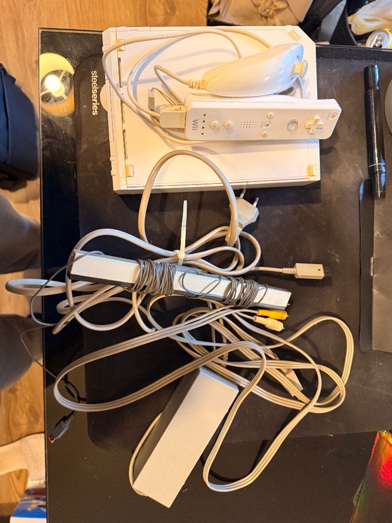 Nintendo Wii RVL-001 met controller, nunchuk en kabels, Enlèvement ou Envoi, Utilisé, Avec 1 manette