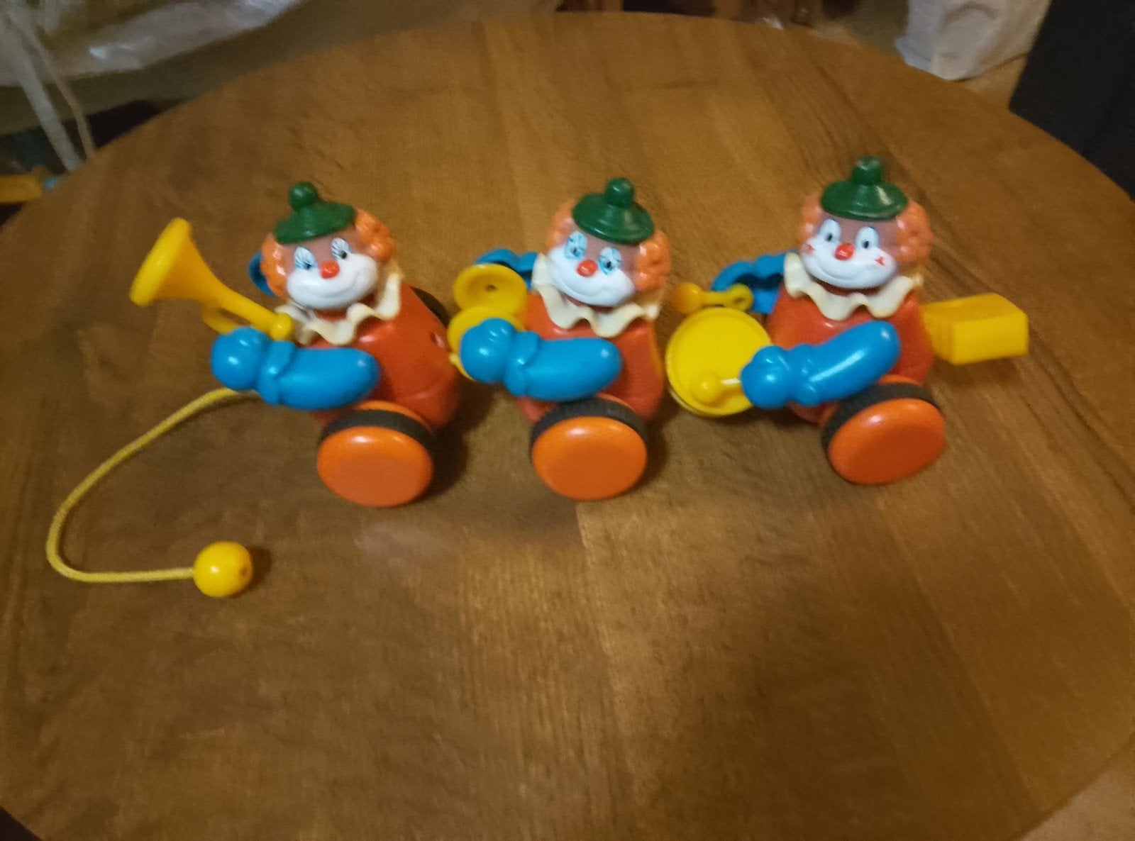 muziek clowns met trekkoord, Ophalen
