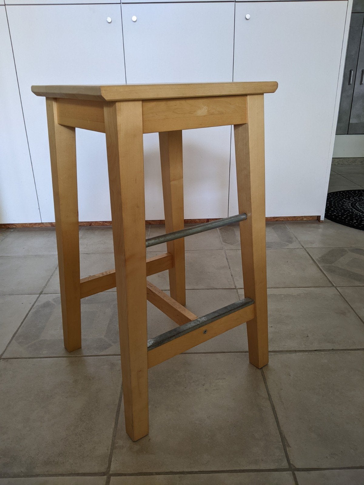 Ikea keuken barkruk, Ophalen