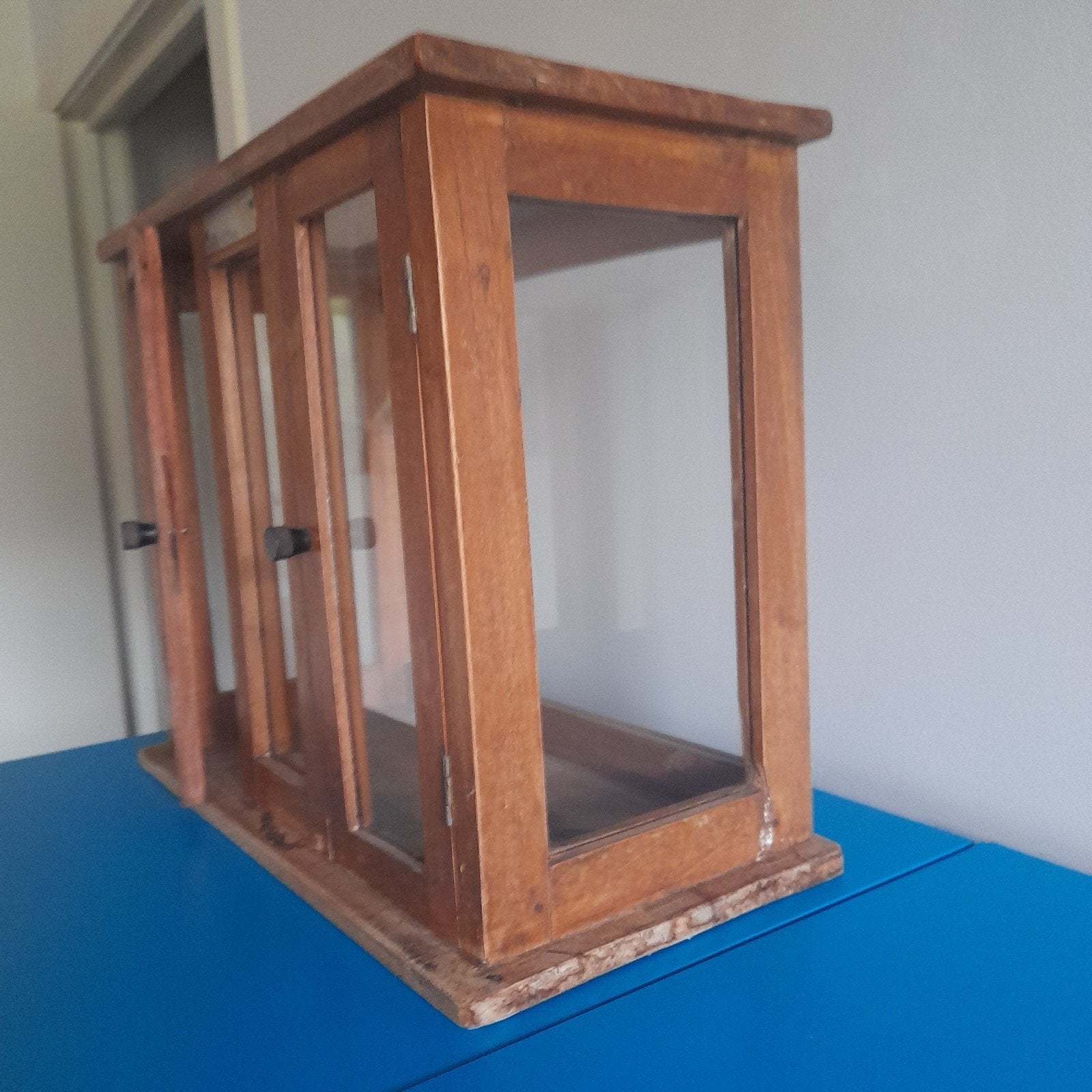 Vitrine uitstalkastje., Enlèvement