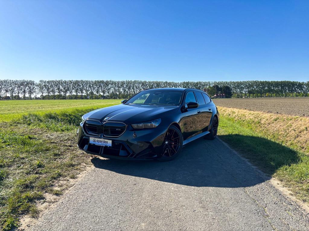 BMW M5 Touring | Leasing (bj 2025, automaat), Auto's, Automaat, Euro 6, Zwart, Leder