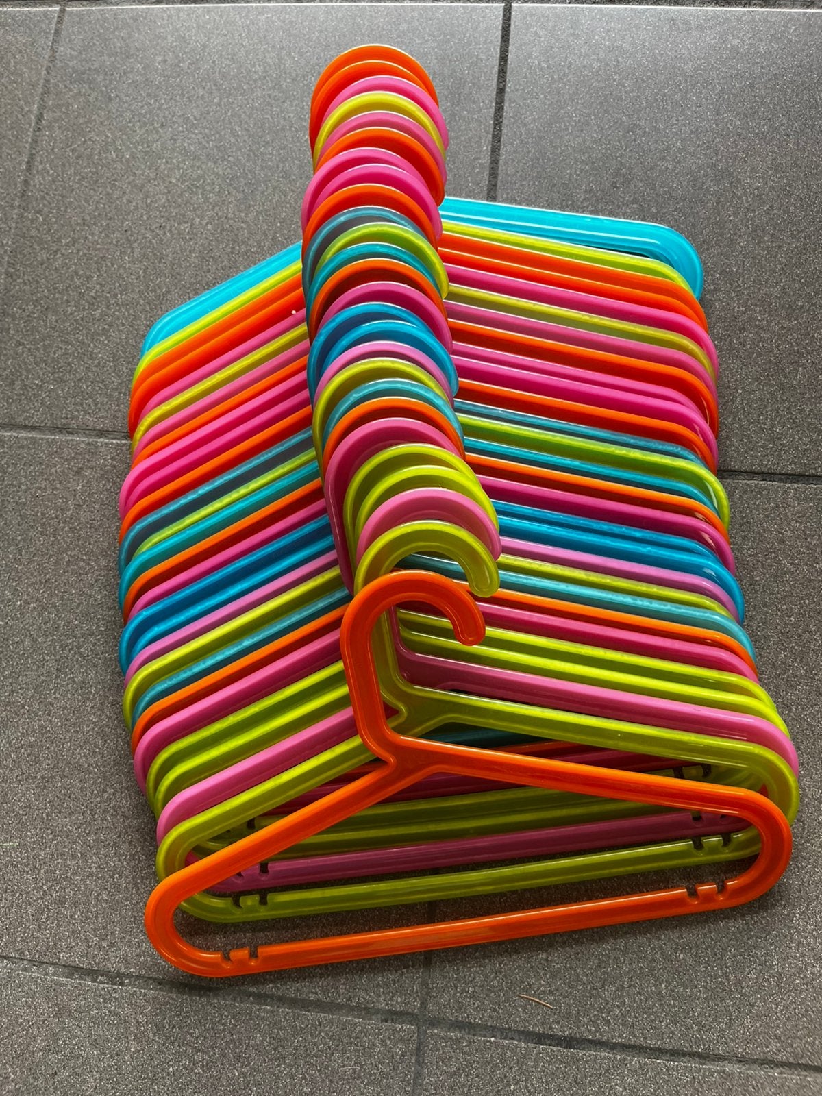 Kleerhangers 29 st, Ophalen, Zo goed als nieuw