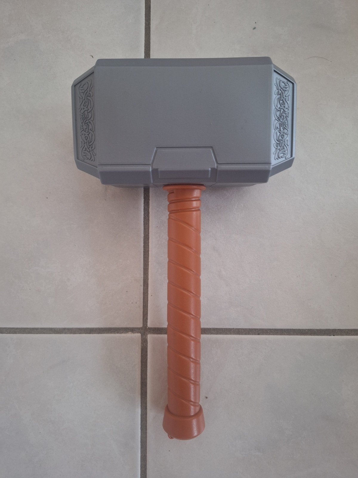 plastic Hamer Thor - Marvel - Avengers - ca 30cm, Kinderen en Baby's, Speelgoed | Actiefiguren, Ophalen of Verzenden, Zo goed als nieuw