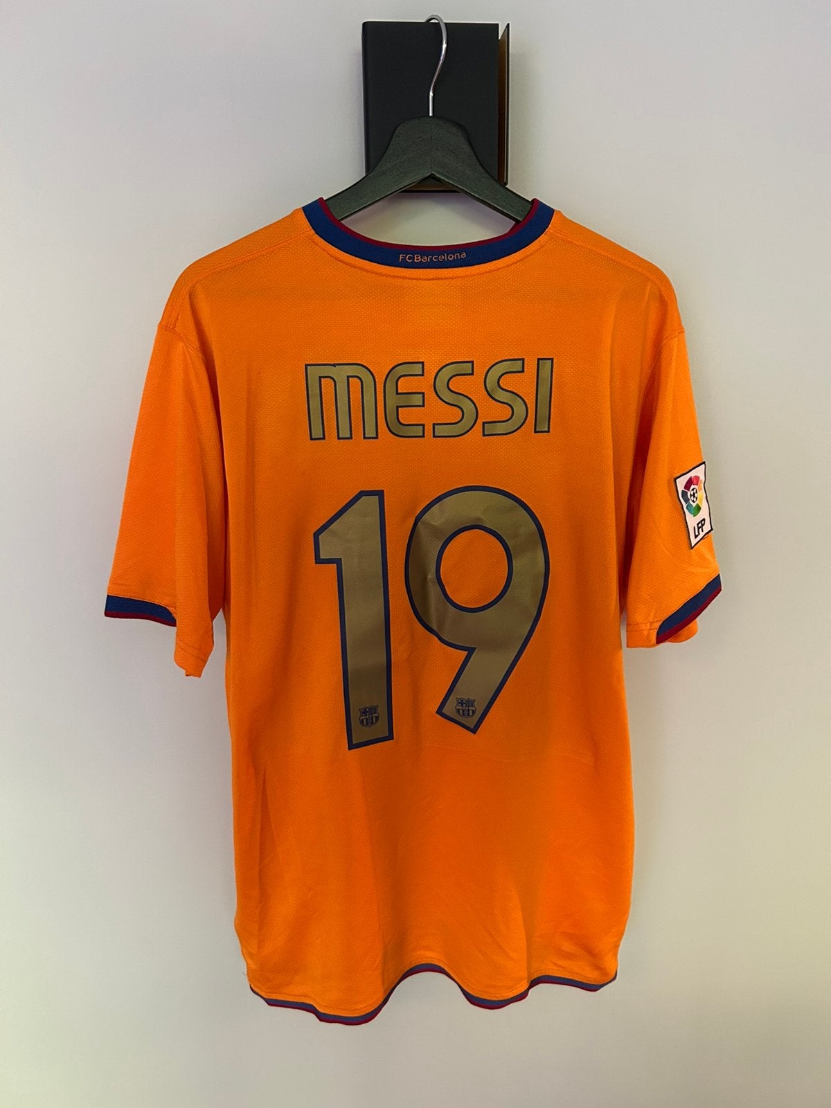 Maillot FC Barcelone 2006/07 – 2007/08 – Messi #19, Sports & Fitness, Taille L, Enlèvement ou Envoi, Comme neuf, Maillot