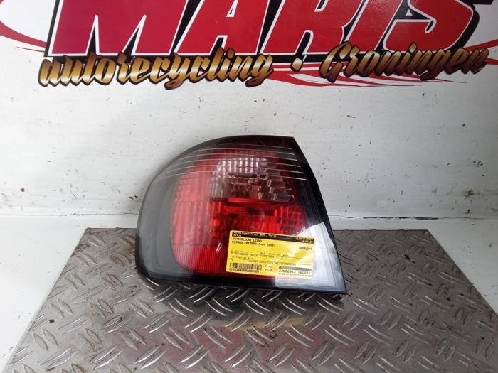 Achterlicht links van een Nissan Primera, Gebruikt, -, -, -