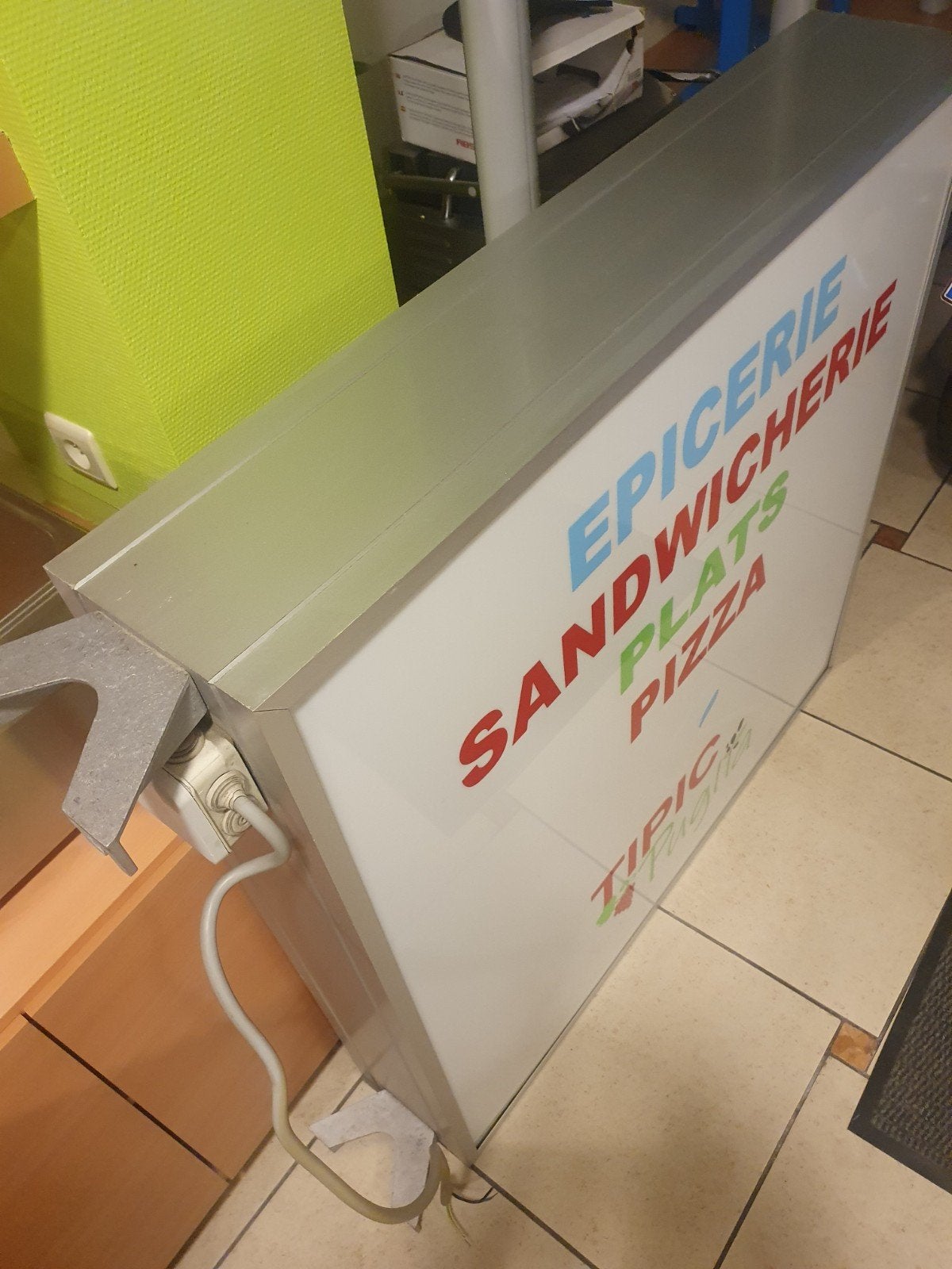 Enseigne lumineuse led basse consommation, Enlèvement