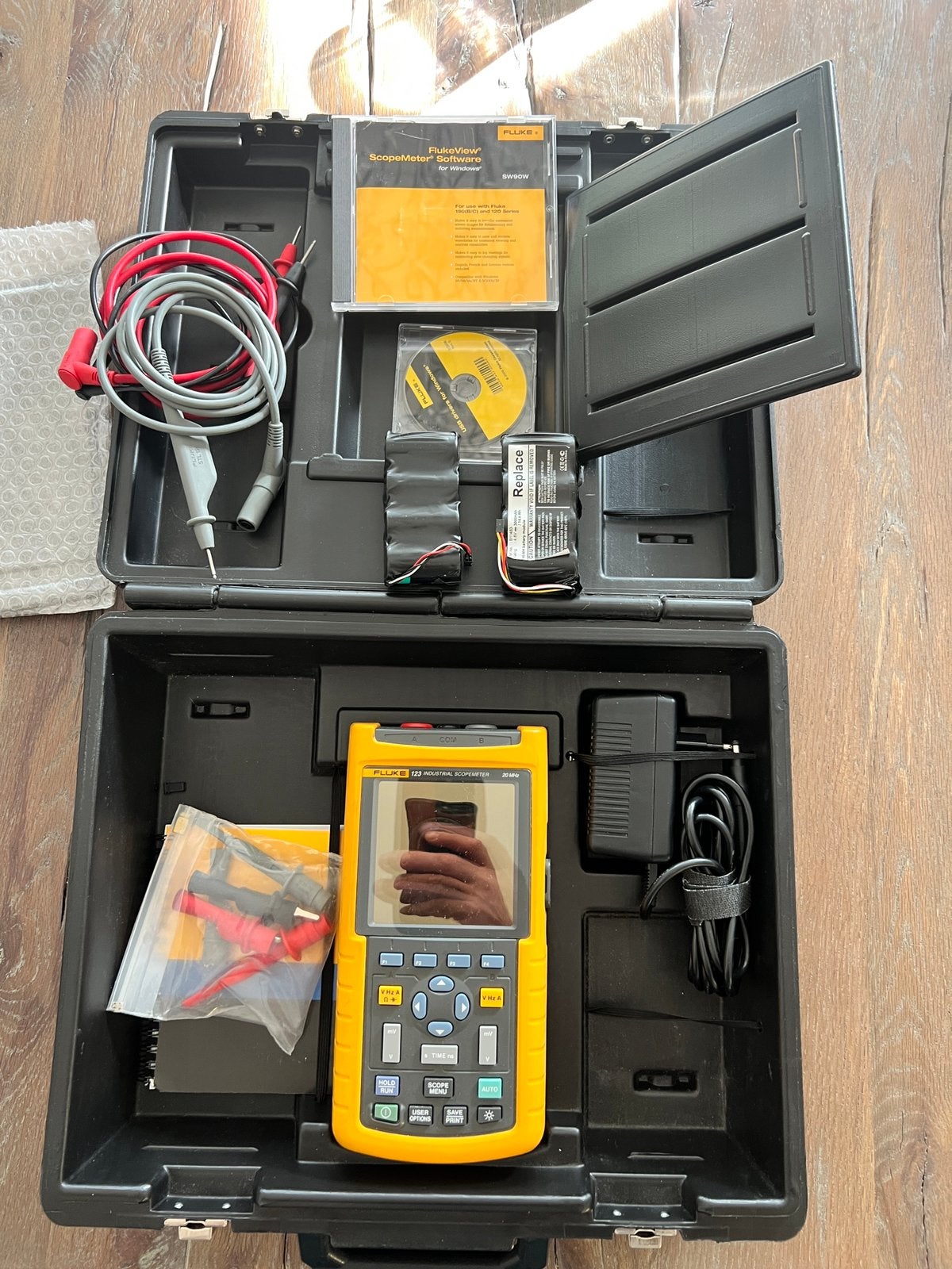 Oscilloscope industriel Fluke 123, Enlèvement ou Envoi, Comme neuf, Accessoires
