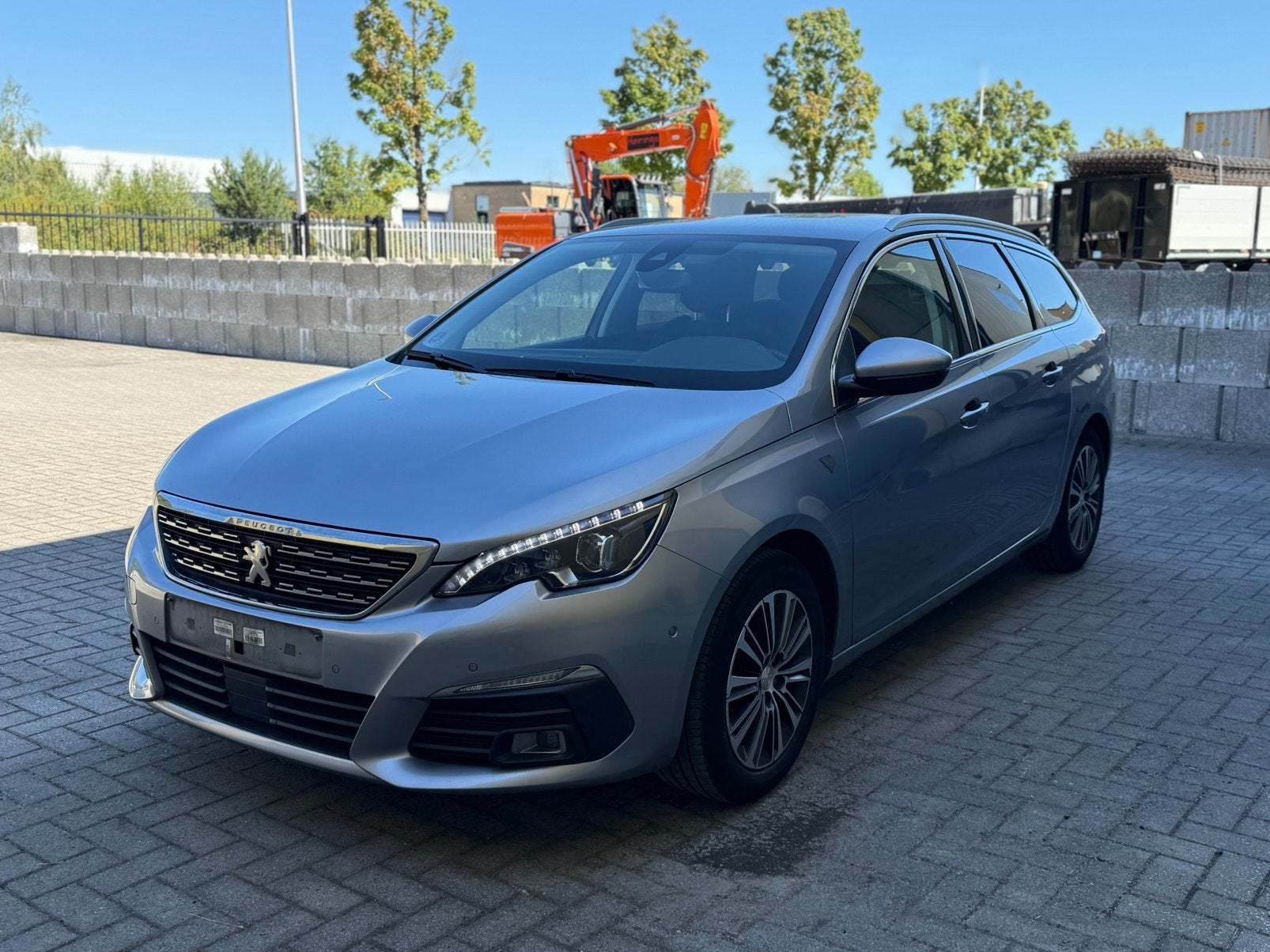 Peugeot 308 1.2 PureTech automaat Road trip uitvoering 2021, Dealer onderhouden, Alcantara, 5 deurs, Parkeersensor