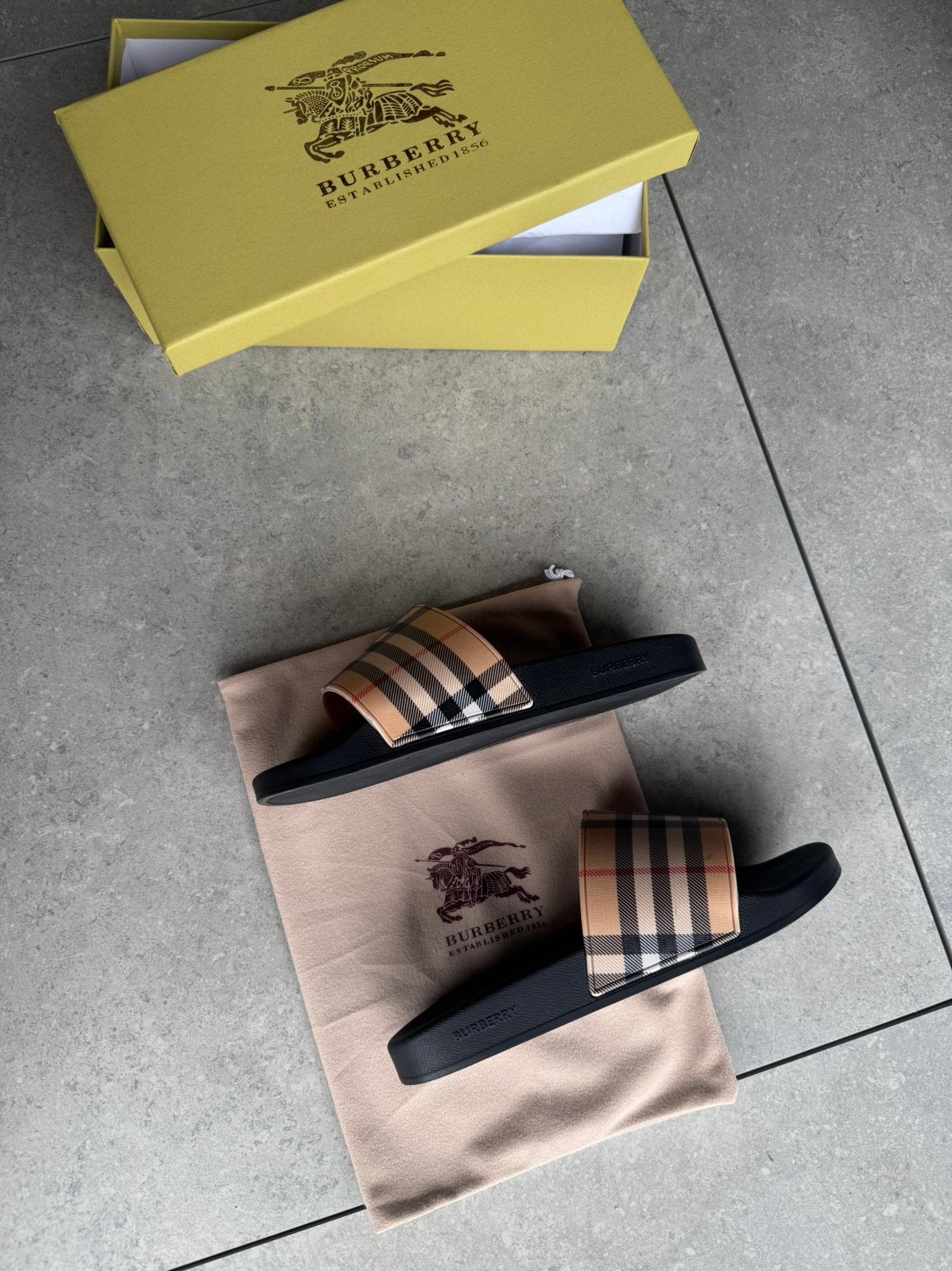 Toboggans Burberry, Vêtements | Hommes, Neuf, Chaussons, Enlèvement ou Envoi, Noir
