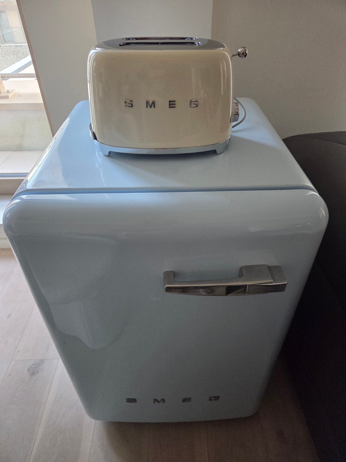 nieuwe Smeg broodrooster ruilen lichtblauw of kopen 120 eur, Elektronische apparatuur, Ophalen