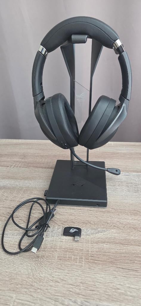 Asus gaming head set rog strix 2.4 + rog throne stand, Asus, Mute-functie, Ophalen of Verzenden, Zo goed als nieuw