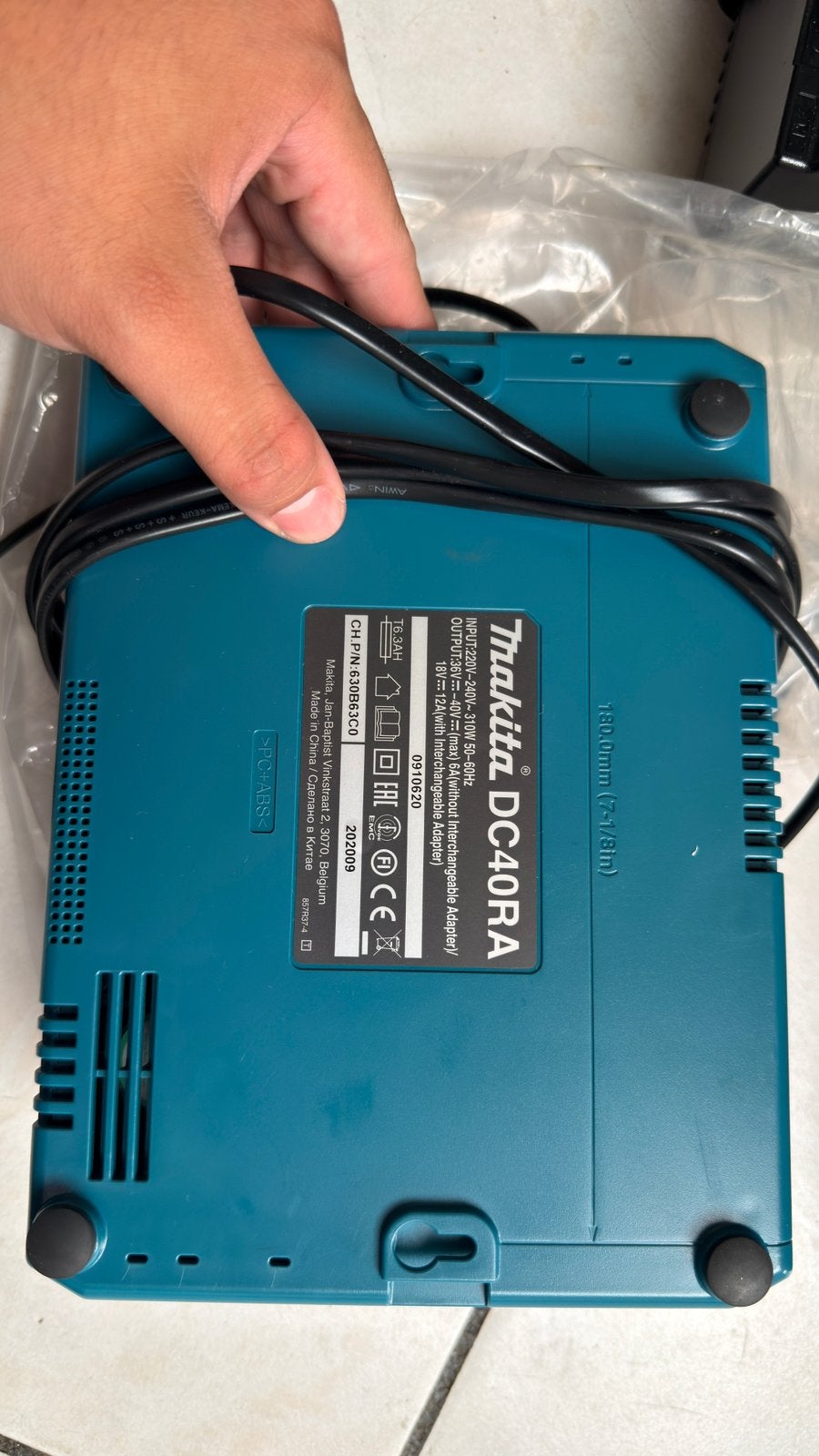 Makita 40V lader XGT DC40RA, Ophalen, Zo goed als nieuw
